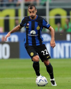 Henrikh Mkhitaryan Instagram - 3rd winning match and an excellent teamwork! ☑️👊🏼🖤💙 #ForzaInter #InterFiorentina #win #seriea #football #micki