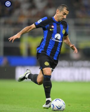 Henrikh Mkhitaryan Instagram - Such a great feeling to be back on the pitch. Today’s victory was essential to start well the new season. Welcome to all newcomers in our team, they did a great job tonight on the pitch. And thanks to all our fans who cheered for us in this first match of the season! 😎🖤💙💪🏼🙌🏼 #ForzaInter #Sempre #Inter #InterMonza @seriea @inter #football