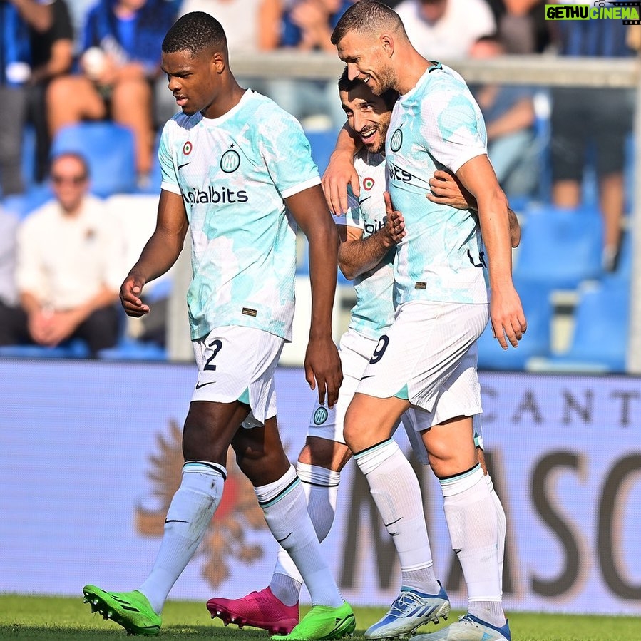 Henrikh Mkhitaryan Instagram - Start of the #Inter Remontada👊🏼👊🏼🖤💙 @inter #forzainter #sassuolointer #football @seriea