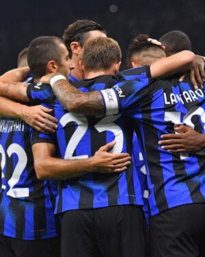 Henrikh Mkhitaryan Instagram - Such a great feeling to be back on the pitch. Today’s victory was essential to start well the new season. Welcome to all newcomers in our team, they did a great job tonight on the pitch. And thanks to all our fans who cheered for us in this first match of the season! 😎🖤💙💪🏼🙌🏼 #ForzaInter #Sempre #Inter #InterMonza @seriea @inter #football