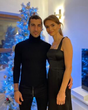 Henrikh Mkhitaryan Instagram - Happy New Year!!🥂❤️