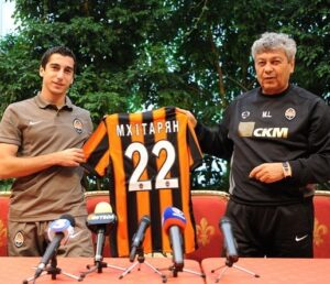 Henrikh Mkhitaryan Instagram - Learning about your retirement, I’d like to express my gratitude to you Mister for your belief in my talent.
Thank you for your trust, for inspiring me and for the profound impact you had on my career. You have been more than a coach to me and your mentorship contributed to shape the athlete I am today. 
Mulțumesc Mister! I wish you more than all the best! 🧡🙏🏼 #Lucescu #MirceaLucescu @fcshakhtar #shakhtar
