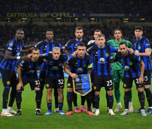 Henrikh Mkhitaryan Instagram - Andiamo avanti così! L’Europa chiama #inter 👊🏼⚽️🖤💙🐍 #interbenfica #championsleague #ucl