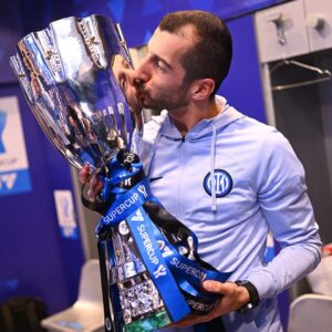 Henrikh Mkhitaryan Instagram - Good morning Champions!!! 🙋🏻‍♂️🏆💪🏼💪🏼 #supercoppaitaliana #winners #forzainter