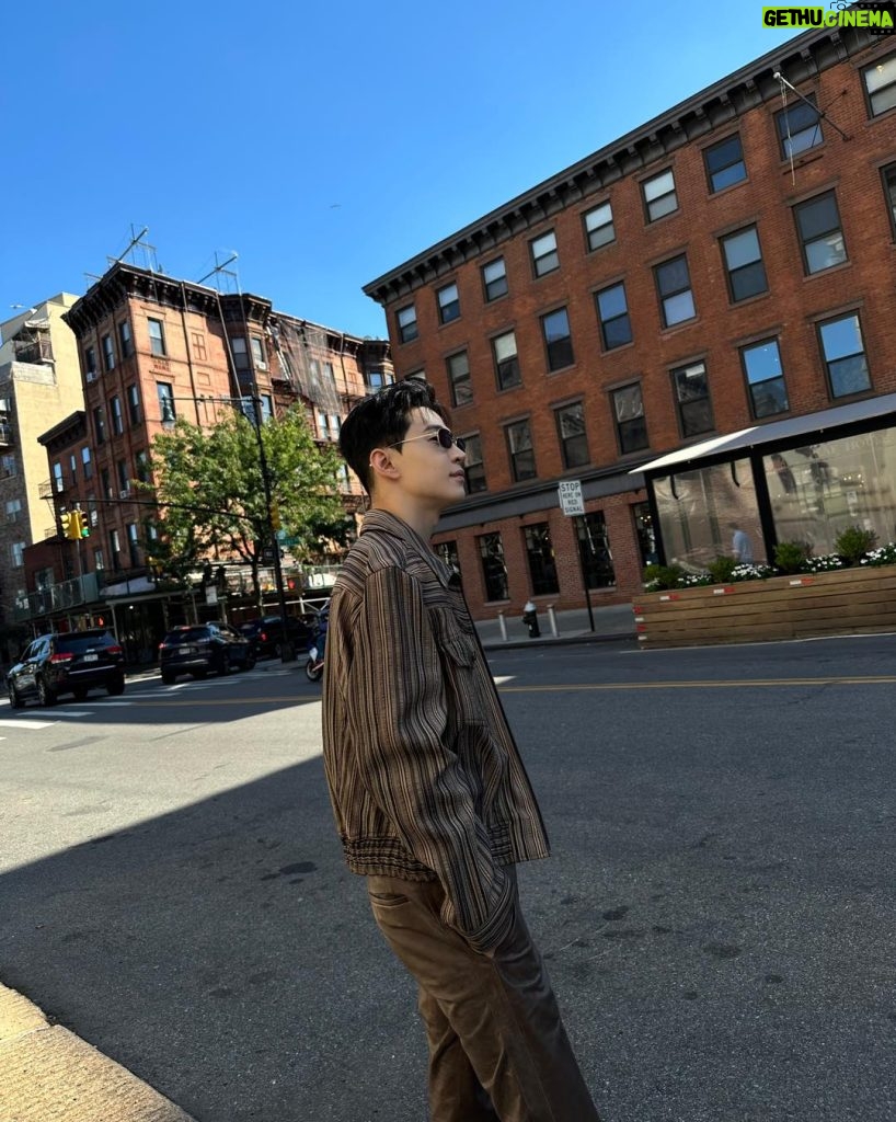 Henry Lau Instagram - sunny day city strides ☀️🌇 New York, New York