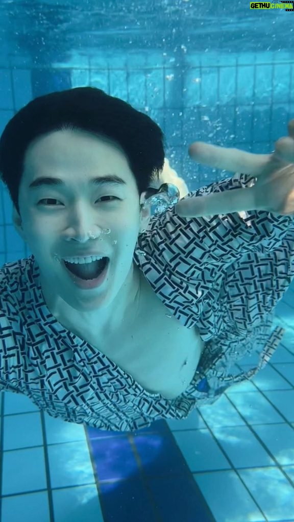 Henry Lau Instagram - guess how many takes this took 😆 curious to see your versions of #SummerSkyChallenge!