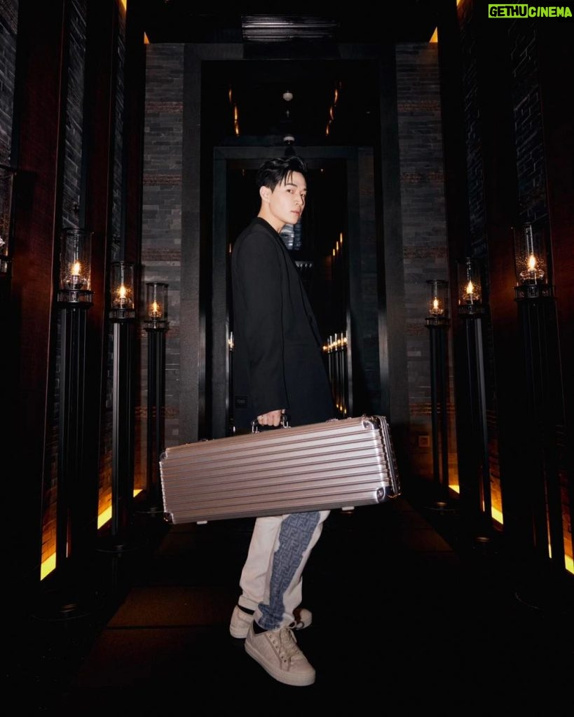 Henry Lau Instagram - #RIMOWA #Ingenieurskunst @rimowa