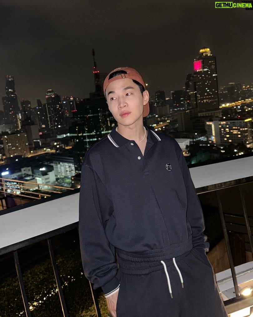 Henry Lau Instagram - I wonder…🌃🧡 Bangkok, Thailand