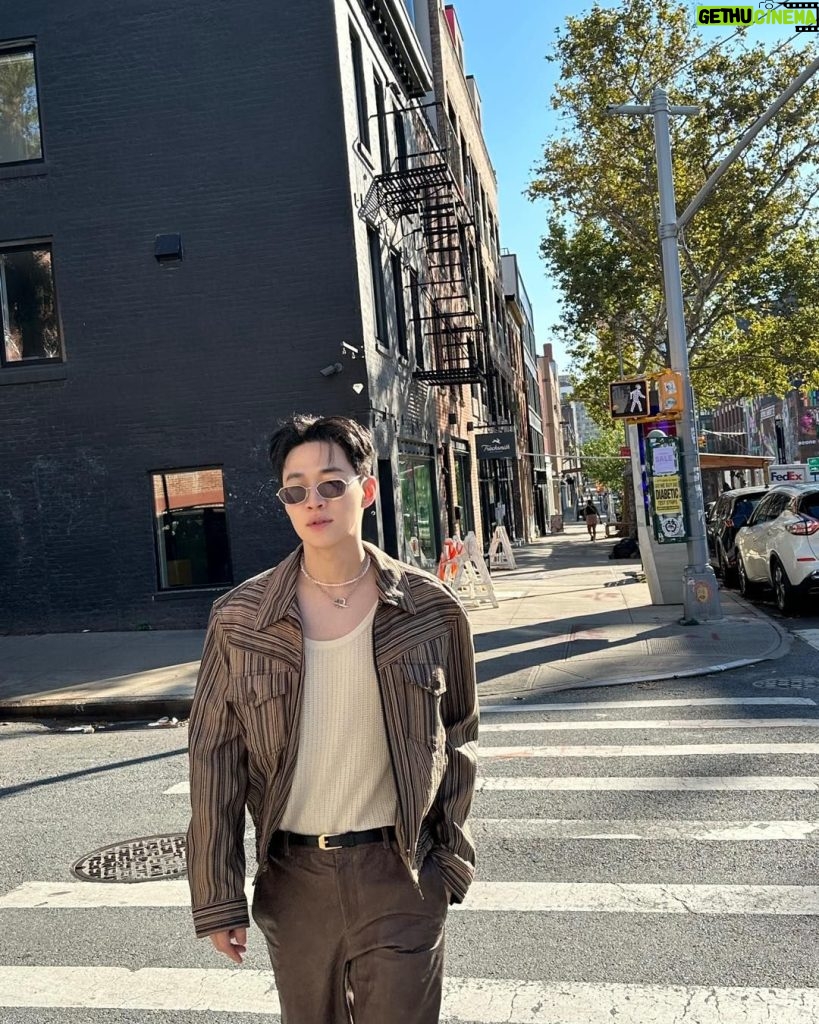 Henry Lau Instagram - sunny day city strides ☀️🌇 New York, New York