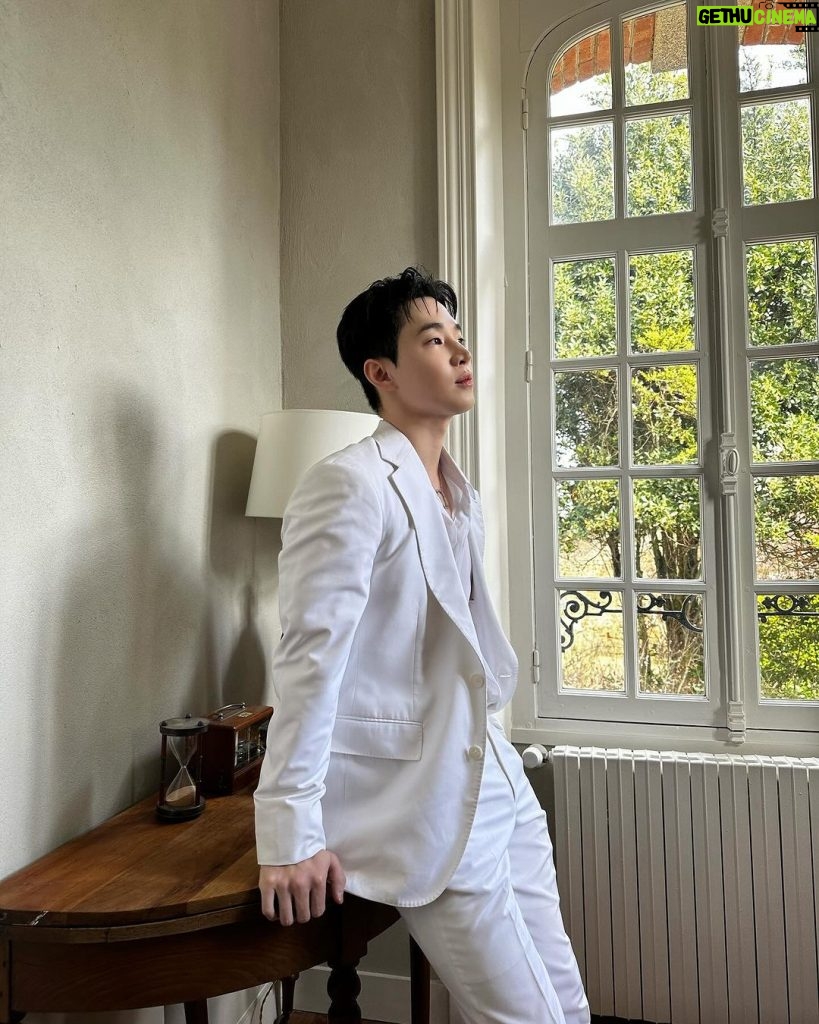 Henry Lau Instagram - Belle journée✨ France