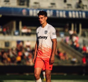 Hero Fiennes Tiffin Instagram - This last month or so has been surreal.

Penultimate episode of @socceram with @kreptandkonan and @neilrazorruddock25 
Then met the man himself @declanrice at the last home game of the season, before being asked by the amazing @westham staff if I want to come train with the boys at rush green and maybe play in the @tst7v7 tournament in NC (silly question). I had the time of my life out there. I’ve grown up watching all these guys play for the club I love, and they say never meet your idols, but these boys have exceeded any expectations I could’ve had of them. I also had tickets to Prague for the final so spent 24 hours at home, before waiting at Gatwick airport for 5 hours as the flight was delayed and would’ve got us in around full time. So we bit the bullet and joined the rest of the boys at a pub back home to watch the game. And what a game it was. Bubbles didn’t fade, fortunes didn’t hide, West Ham are massive, Bowens on fire, and I am one lucky lad. ⚒️❤️

Huge thank you to 
@socceram 
@westham staff and players
@tst7v7