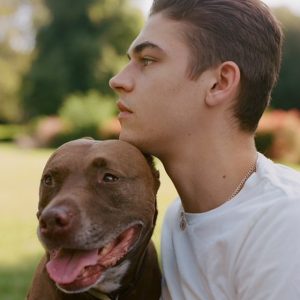 Hero Fiennes Tiffin Instagram - 👣🐾 @rosie_matheson @olichappers 📸