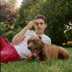 Hero Fiennes Tiffin Instagram - 👣🐾 @rosie_matheson @olichappers 📸