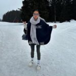Hilona Gos Instagram - Au début tout aller bien.. les baskets sur la neige on est pas passé loin de ce faire une cheville 😂
