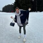 Hilona Gos Instagram - Au début tout aller bien.. les baskets sur la neige on est pas passé loin de ce faire une cheville 😂