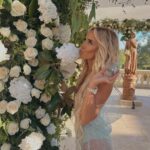 Hilona Gos Instagram - L’amour, toujours! 🧚‍♂️ @lauralempika merci de m’avoir fais confiance pour être témoin de votre amour je t’aime ma sœur ! Longue vie au mariés 🫶🥂 Petite mention spéciale pour ma robe je vous assure elle ne rend pas pareils en photo/vidéo qu’en réel elle était sublime et le principal c’est qu’elle est plu à ma Laura et à moi (j’ai sur sur kiffe ahah)