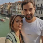 Hilona Gos Instagram - Il est temps pour moi de vous le présenter officiellement, celui qui partage ma vie aujourd’hui, la raison de mon sourire. J’ai voulu attendre d’être sûre avant de vous le montrer et aujourd’hui je sais, je sais que mon bonheur est dans ses bras. Encore merci @paulandre.a26 pour ce merveilleux voyage à Venise, pour tout les autres a venir et pour cette vie qui nous attend. A nous 🦋 Venice, Italy