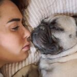 Hilona Gos Instagram - Unposted du mois 1- Romy et sa maman dans le lit, 90% de mon temps actuellement 2- Paulo qui essaie de me détendre avec sa passion jazz 3- Asperges corses qui ont fini en brouillade 💚 4- Il en marre de moi, j’aime trop l’embêter quand il dort parce que je m’ennuie 5- « Face à la mer » t’as la ref ? 😂 6- toujours Romy la ronfleuse et sa maman, qui du coup ne dort pas 7- Ma passion de femme enceinte : manger des babybel 8- Quel bonheur davoir mon Merlin dans mon jardin 9- Encore moi qui mange, j’aime trop maaanger Si j’avais du choisir une vie, c’est exactement celle là que j’aurais choisie. Je vous aime ma famille @paulandre.a26 merci pour le paradis 🥹❤️