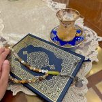 Hina Khan Instagram - Shab-e-Baraat Mubarak.. Kashmiri kehwa, Quran paak and Dua for everyone 🤲