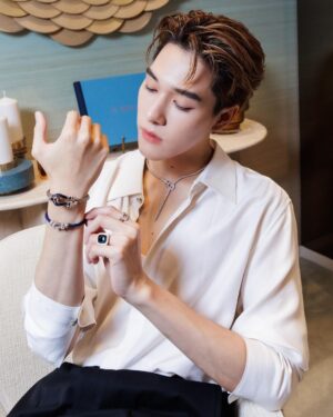 Hirunkit Changkham Instagram - Seamlessly and effortlessly style with @fredjewelry at The Emporium, the first boutique in Thailand. #FREDParis @fredJewelry
