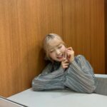 Hitomi Honda Instagram - . 今年サンタさんは私の元へ来てくれるのでしょうか🎄 いつでもどこでも前髪グルーは必需品です☺︎ #マトメージュ #matomage #前髪グルー #かわいいを解放せよ #pr