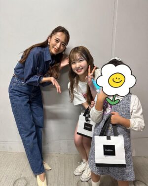 Hitomi Honda Instagram - .

"AKB48 チーム8 春の総決算祭り 9年間のキセキ" 2023.4.30

私の原点であり青春の全てだったチーム8。

同じ目標に向かってみんなで汗を流した日々も、
沢山笑い合った日も、悔しくて泣きながら新幹線で
栃木まで帰ったあの日も

全部が全部 今の私へと繋がっています。

つらくて苦しかったときは《夢へのルート》を聴き、
何度も自分を励ましていました。

"流した汗の量も誰かが見てるよ"

なかなか自分の事を認めることができず、何が正解なのか 
何もかもわからなくなって沢山悩み続けた日々。

この言葉を信じ、自分を奮い立たせ、
必死に走り続けました。

今の私からあの頃の私へ
どんな時も諦めないで頑張ってくれてありがとう。
数えきれないほどの素敵な景色を見せてくれてありがとう。
心から感謝を伝えたいです。

また『夢へのルート』という曲を通して私たちに
大切なメッセージを送ってくださった秋元先生に
改めて感謝の気持ちでいっぱいです。

そんな 私にとって大切な曲を最後にセンターで
歌わせていただけたことがとても感慨深く、
忘れられない思い出となりました。

将来の私にもまた "ありがとう"と言ってもらえるような、
自慢の自分でいられるように、これからも謙虚な姿勢と
感謝の気持ちを忘れず、日々頑張っていきたいと思います。

『AKB48 チーム8栃木県代表』に選んでいただけて、
最高の仲間やスタッフさん、ファンの皆さんと出逢えて
本当に幸せな9年間でした。

たくさんの愛と応援、そして出逢いを
ありがとうございました。

みんなのことが大好きです！

ちぴさんがお忙しい中観に来てくださいました！
客席で見つけてたくさん手振っちゃった🫣 @chipichan.1215 

ラストの写真はリハ中の私たち✌🏻