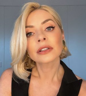 Holly Willoughby Instagram - 🖤