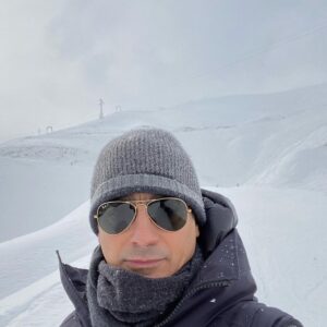 Homayoun Shajarian Instagram - ۰
یک روز ورزشی با نفس بابا یاسمین❤️