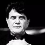 Homayoun Shajarian Instagram - . سپاسگزاریم از همه شما مردم قدر شناس و بینظیر، برای همه چیز... شما خود صاحب عزا هستید و ما هر آنچه از دستمان برآید برای هزاردستان مان و این عشق بزرگ خواهیم کرد. نه فقط امروز که سخت ترینِ روزهاست، بلکه در فرصتها و بزنگاه های بهتر و مناسب تر. برنامه ریخته شده برای پدر این چنین است که سحر گاهان فردا پس از خوانده شدن نماز بر پیکرشان، از بهشت زهرا به زادگاهشان در مشهد عزیمت داده می شوند تا در آنجا مراسم تشیع انجام پذیرد و ایشان در آرامگاه حکیم ابوالقاسم فردوسی به خاک دوست سپرده شوند. امیدواریم که در این ایام پر خطر یکایکتان در سلامت مطلق باشید. ۱۷ مهر ماه ۱۳۹۹ همایون شجریان