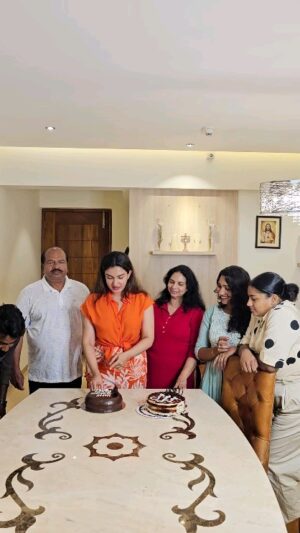 Honey Rose Instagram - Thank u so much for all your wishes and ❤️ 
Love uuu all...😍
@aashiq_salaam_ 
@shikku_j_official__ 
@_nebu.john_cheppukulam__ 
@sreshtamakeup 
@assin_rv 
@7200jomin 
@ellaparisneofamilysalon 
@honeyrose834 
@varghesethomas78