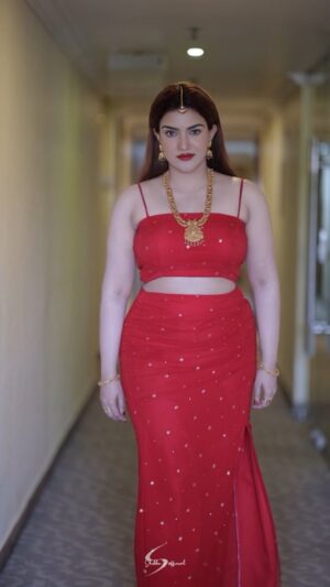 Honey Rose Instagram - Photography @shikku_j_official__ 
Jewellery @parakkat_jewels 
Costume @cinderlladesign_studio 
Hairstyle @rahul_namo_