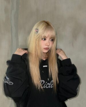 Hong Eun-chae Instagram - Make it look easy
