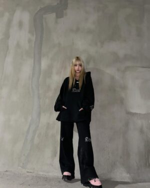 Hong Eun-chae Instagram - Make it look easy