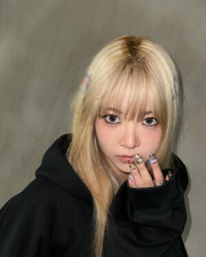 Hong Eun-chae Instagram - Make it look easy