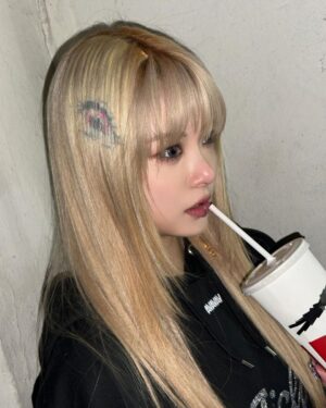 Hong Eun-chae Instagram - Make it look easy