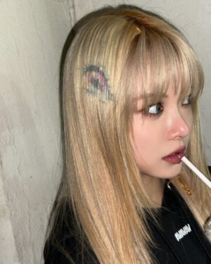 Hong Eun-chae Instagram - Make it look easy