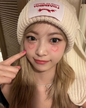 Hong Eun-chae Instagram - 하트하트빔🐰💓