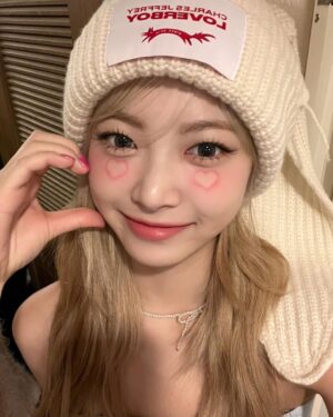 Hong Eun-chae Instagram - 하트하트빔🐰💓