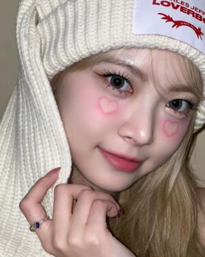 Hong Eun-chae Instagram - 하트하트빔🐰💓