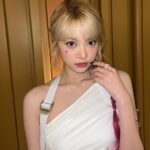 Hong Eun-chae Instagram - ❄️12.25