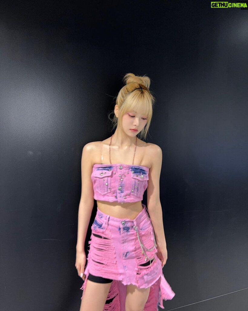 Hong Eun-chae Instagram - =pink🩷