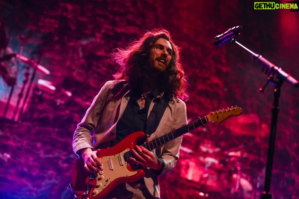 Hozier Instagram - Thank you to everyone who was there in the Chelsea Theatre in Vegas, I had such a sweet time with you. 📸 @ruthlessimagery Chelsea Theater At the Cosmopolitan Las Vegas