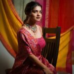 Hruta Durgule Instagram - Grateful ✨ Outfit by @rajgharana.rg Jewellery by @sorayaajewels_ Styled by @shalmalee_t Make up @madhuradeokute Hair @nat_chava Pictures @swapnesh.thik #kanni #intheatres #dowatch #grateful