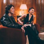 Hugo Travers Instagram - J’ai reçu Zendaya et Timothée Chalamet dans mon interview face cachée, et c’est déjà sur YouTube (lien en bio !) ❤️❤️❤️ Thank you @zendaya @tchalamet for taking the time 🙏🫶 À l’occasion de la sortie de l’excellent Dune partie 2. Lien YouTube dans ma bio. Réalisé en collaboration avec @france.tv, et aussi disponible sur leur plateforme 🙏 Photo : @marie__flmt production : @unfoldprod Paris, France