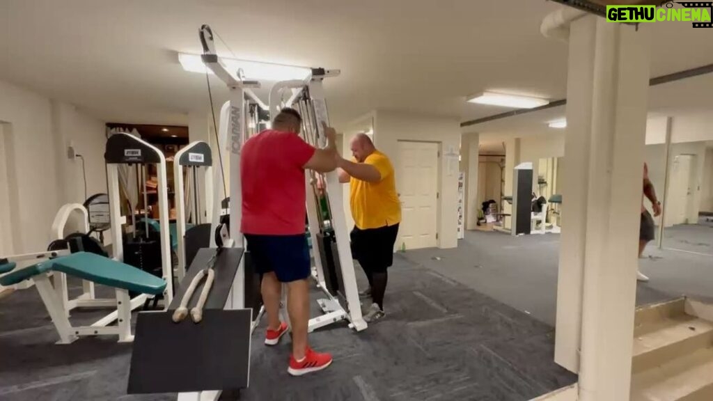 Hulk Hogan Instagram - Hogan’s gym renovation in full affect and when we’re done well be all jacked up for Monday night #karaoke at #Hoganshangout #clearwaterbeach starts at 8:00Pm to 12:00 brother!!!
