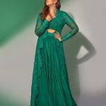 Huma Qureshi Instagram - What to say #inmyqueenera #fitcheck #greenaesthetic #saturdaypost #maharani Styled by @sanamratansi Outfit @toraniofficial Earrings @qisbyashmeet @ascend.rohank Ring @sangeetaboochra Team @sanjamkaur92 @jannat__r