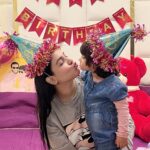 Humaima Malick Instagram – On this special day, I want you to know how much joy and happiness you bring into our lives. Happy birthday,Amaji you are very very special for your mum and for your dad …. And we are so grateful to Allah he gave us you …. May you continue to be this wonderful pure hearted child, may you always respect and love your parents may you never ever see any hardships in life. May Allah keep you close to your loving mother and brave father. May you always be the happiest girl and the bravest of all …. Thankyou Allah for giving us this little princess who is the queen of our hearts may he keep you in afiyat always :)
Love phupho ❤️ maima ! please everyone say MashAllah 🥰
