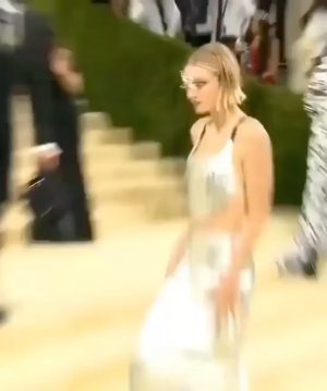 Hunter Schafer Instagram - first time at the met 👁👄👁
congrats @adalioryn on your jewelry debut!!
thank you @prada @shiseido @sandyganzer @luxurylaw @lacyredway @sojinails @metcostumeinstitute