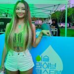 Hyolyn Instagram - 우와…오늘은 이슬라이브 soju💚