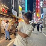 Iñaki Godoy Instagram – Just hanging out in Japan with my new best friend 🇯🇵🦆 

What should we name him ??? 

Also, make sure to check out my website for more cool stuff !!!